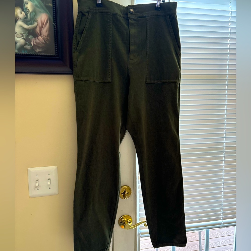 Lou and Gray Olive Green Cargo Pocket Pants, Size 14 NWT